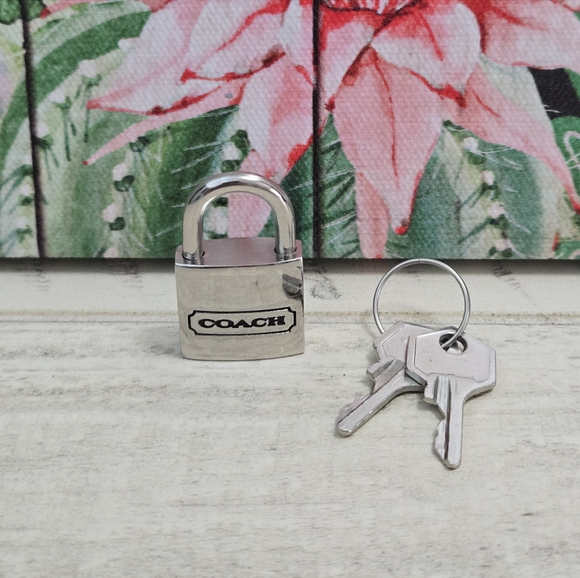 Coach LeatherWare Padlock with Keys(2) LN RARE - Picture 1 of 9